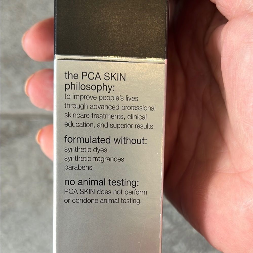 PCA Skin Perfecting Neck & Décolleté Cream - Picture 3 of 4